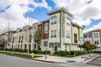 Building Photo - 460 E 28th Ave