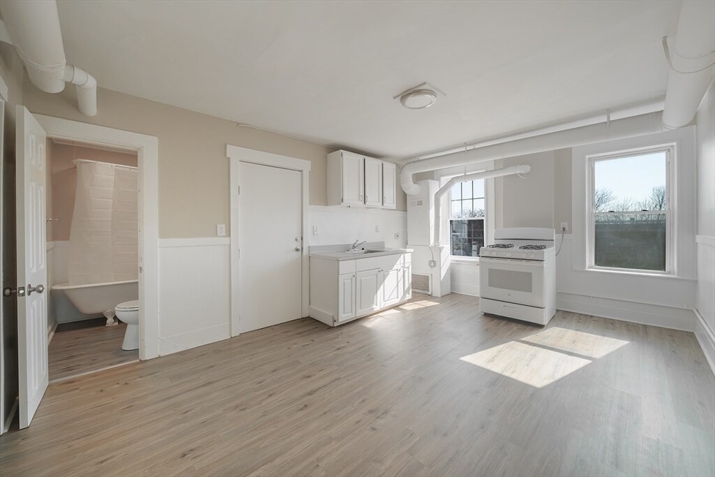 123 Clemente St Unit 4, Holyoke, MA 01040 Room for Rent in Holyoke