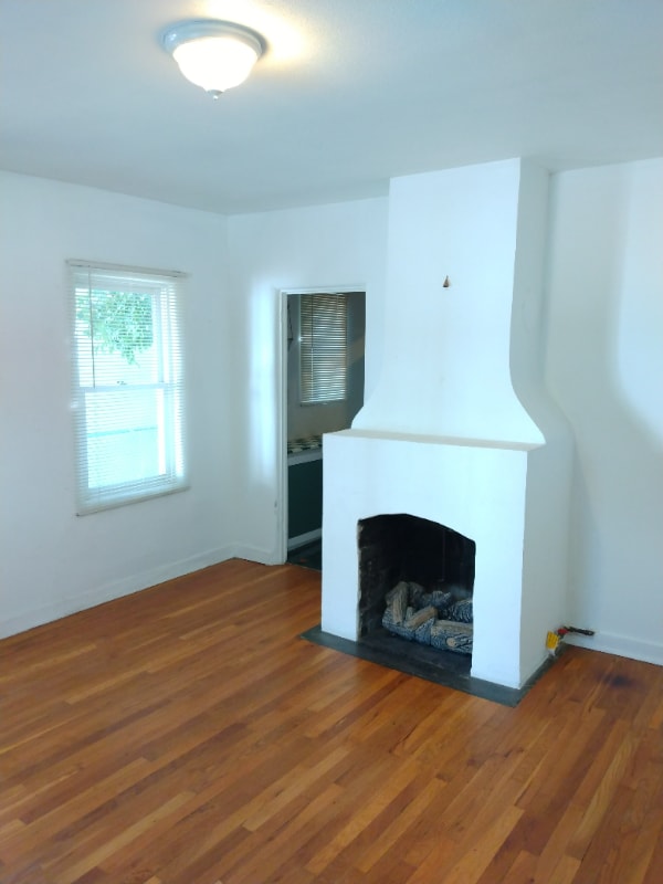Building Photo - 433 E 23rd St