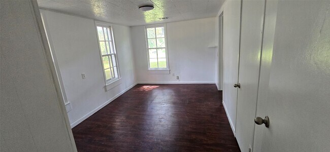 Foto del edificio - 2266 Young Rd