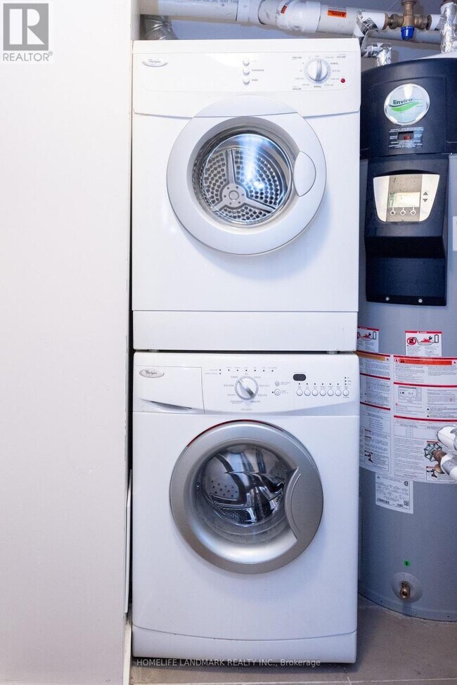 Building Photo - 319 South Park Rd