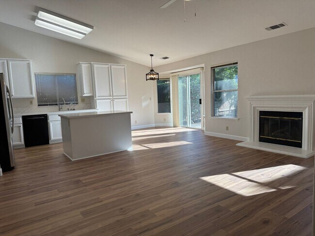 Foto del edificio - Available July 1st. New Renovated!