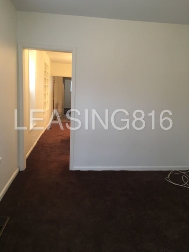 Building Photo - Remodeled 1-2 Bd Apt in KCK, Available Now!