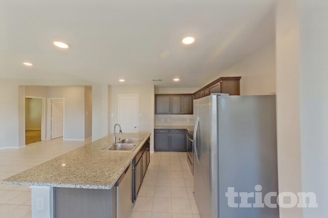 Building Photo - 1002 Meadow Wood Ln