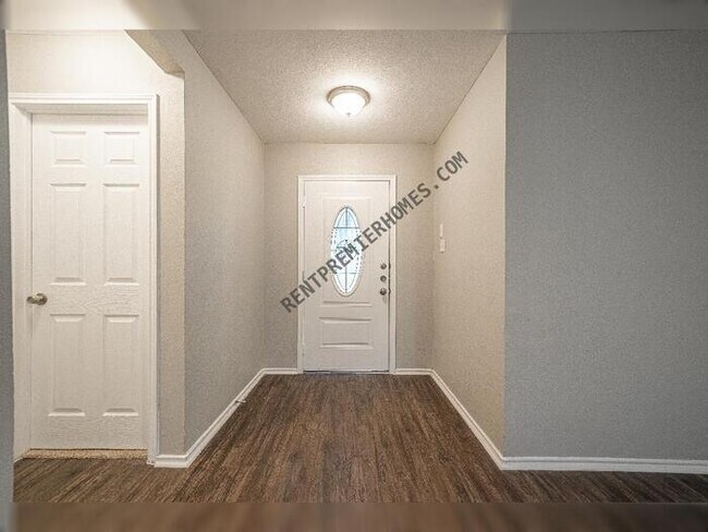 Building Photo - 804 Meadow Scape