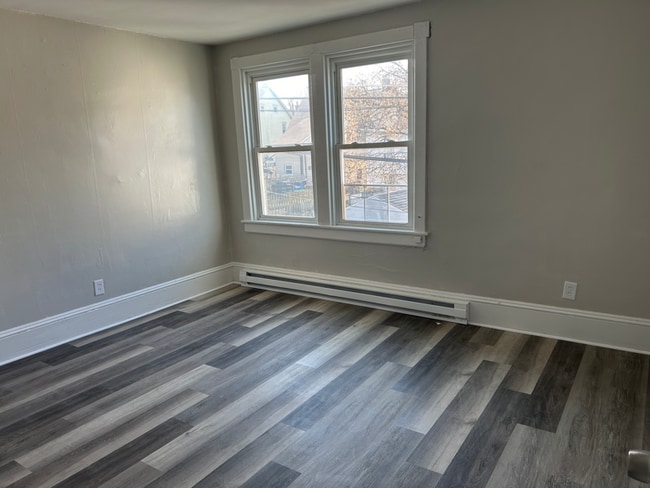 Building Photo - 543 Jischke St