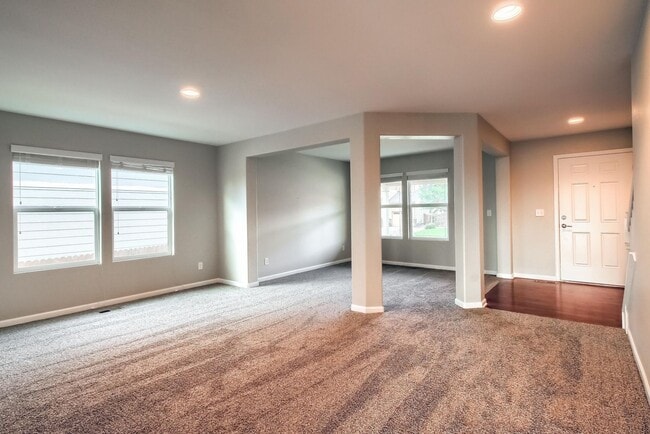 Building Photo - 4 Bedroom single family home available Jul...