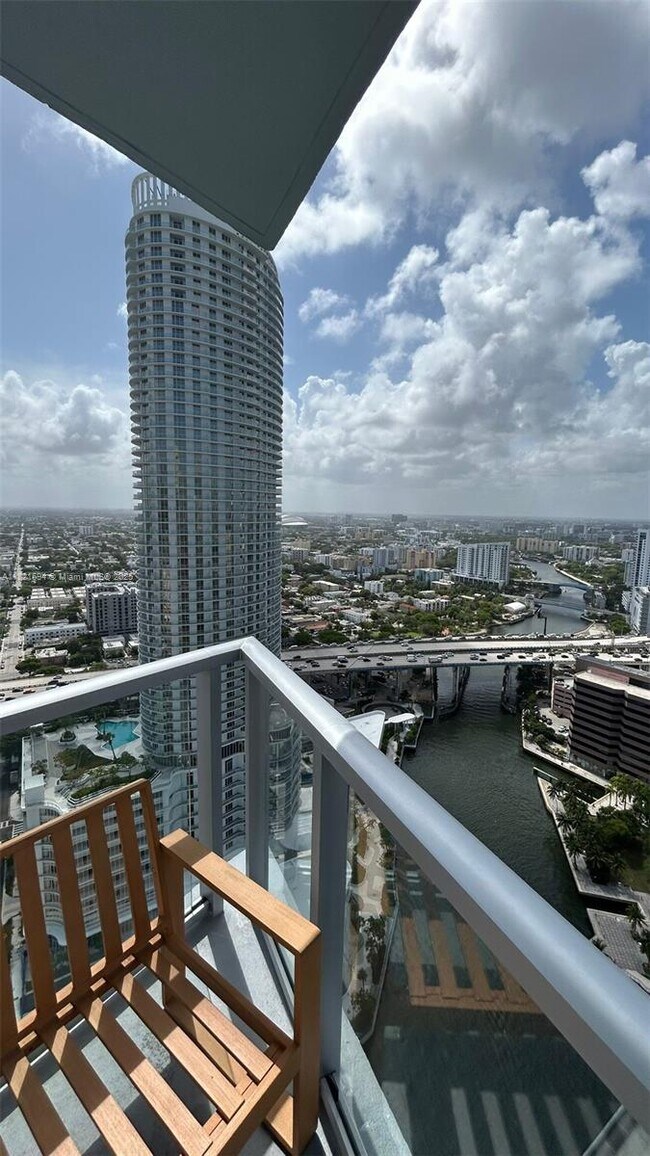 Foto del edificio - 185 SW 7th St