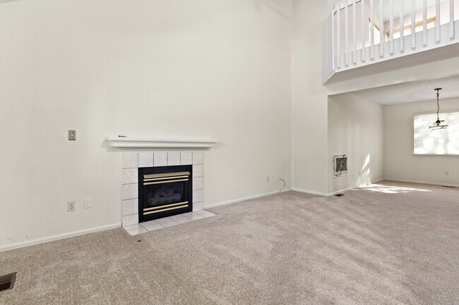 Building Photo - Beautiful 2 Home with 2 Car Garage and Bac...