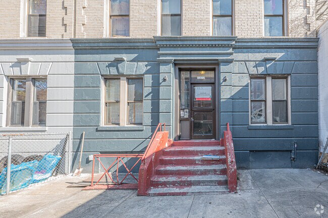 Entrada del edificio - 1277 Lincoln Pl