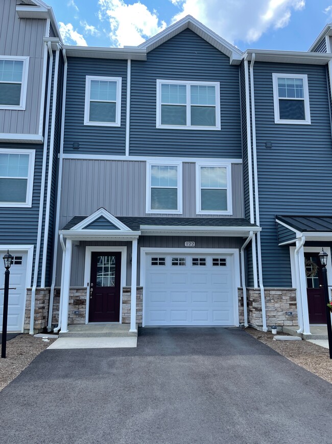 Building Photo - 122 Amicus Dr
