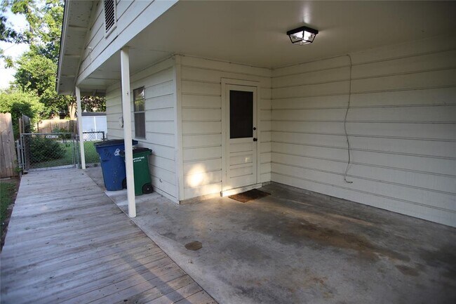 Foto del edificio - 7519 Northcrest Blvd