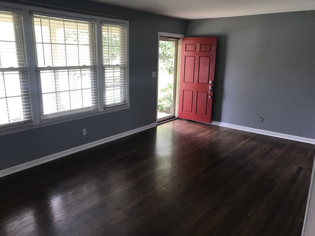 Building Photo - 3007 Stafford Dr