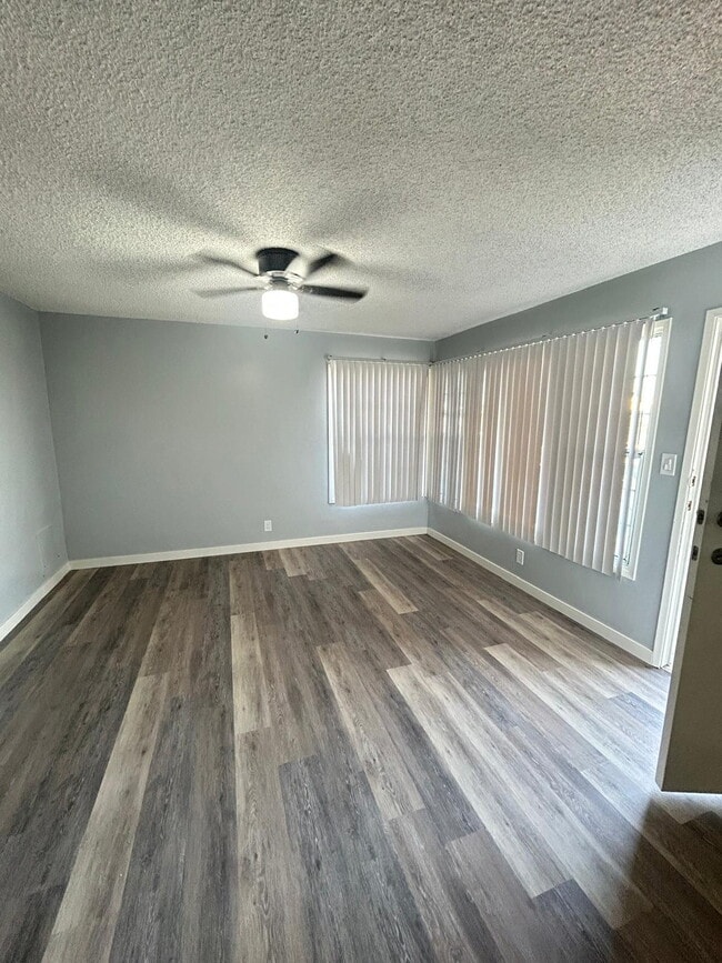 Foto del edificio - 317-312 Warren Ln