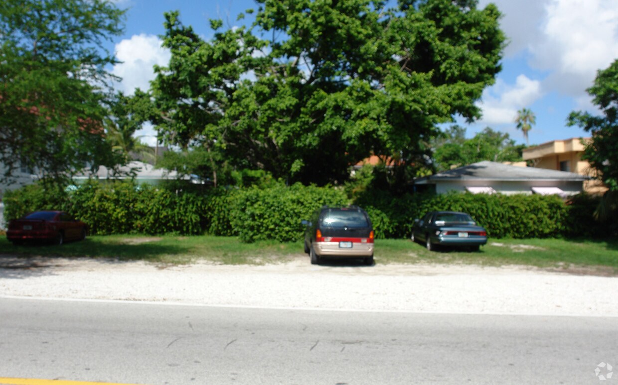 Primary Photo - 3156-3162 SW 27th Ave