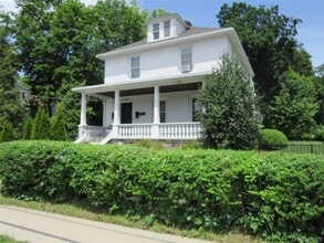 Building Photo - 7 Meadow Ln