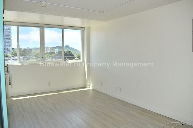 Building Photo - University Villa 1/1/1 (Conveniently Located)
