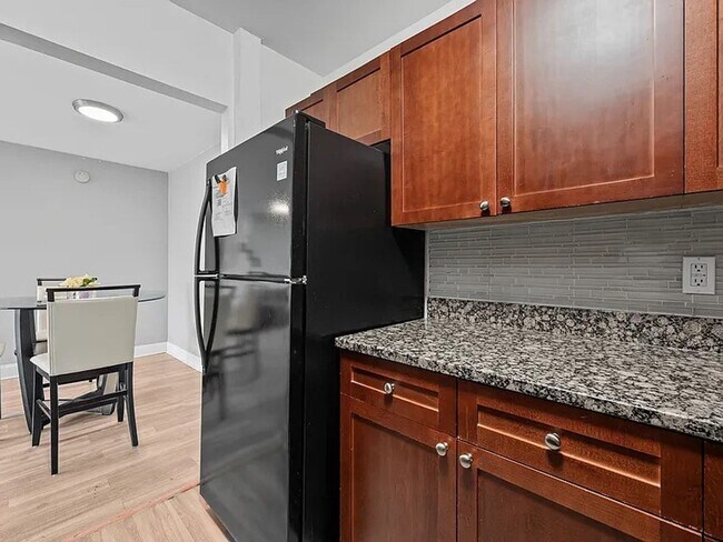 Foto del edificio - 2479 Peachtree Rd NE