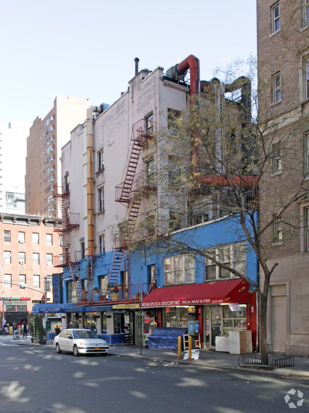 Building Photo - 135 E 28th St