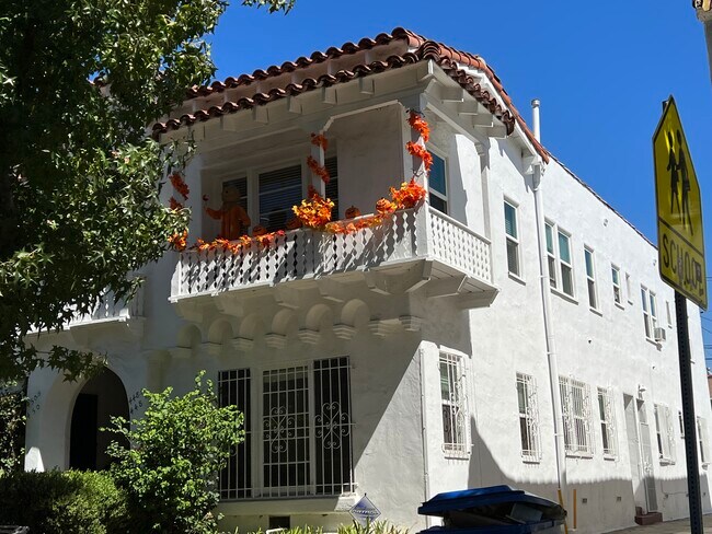 Foto del edificio - 450 N Orange Grove Ave