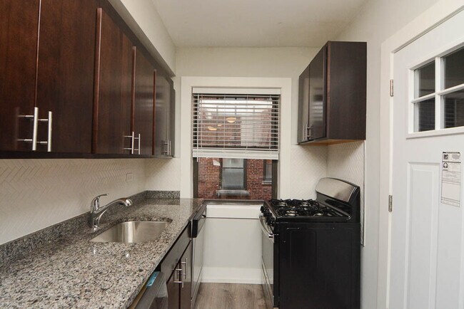 Building Photo - 128-1128 Maple Ave