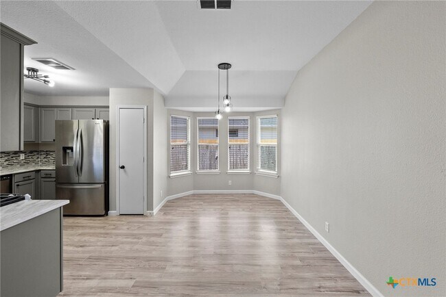 Foto del edificio - 104 Harvest Ln
