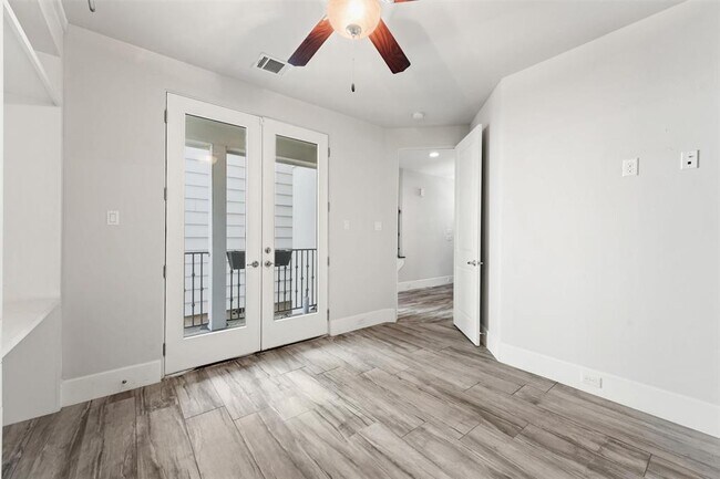 Foto del edificio - 5648 Larkin St