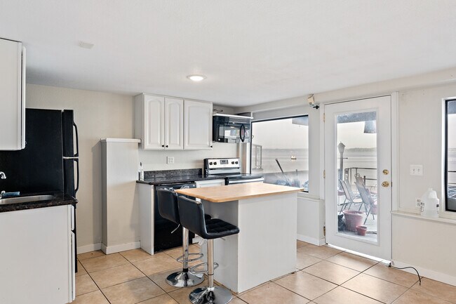 Foto del edificio - 4703 Beach Dr SW