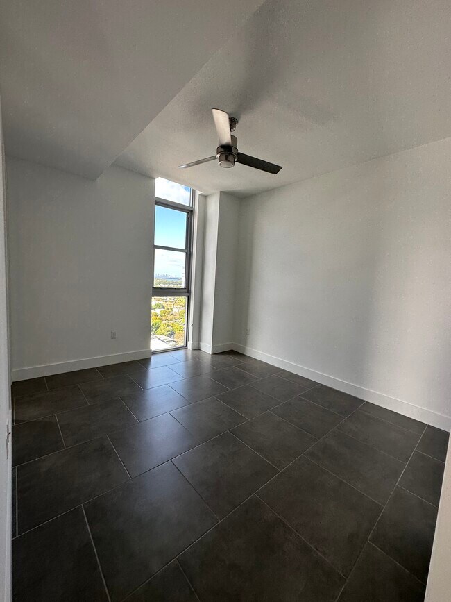 Foto del edificio - 137 NE 25th St