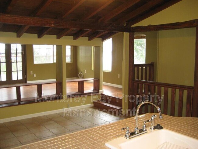 Foto del edificio - 1155 Presidio Blvd