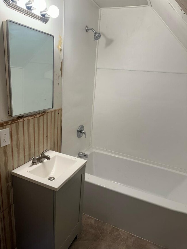 Foto del edificio - 208 1/2 E Avenue B - Unit 2