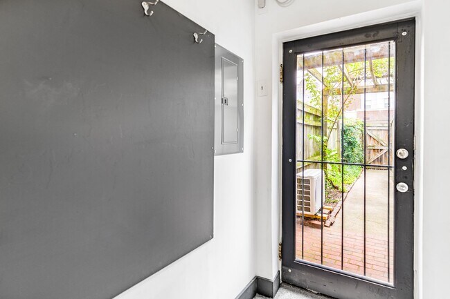 Foto del edificio - 821 West Broad Street