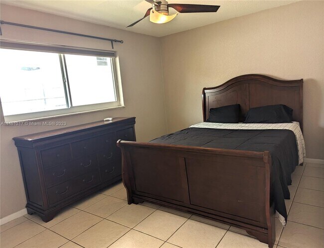 Building Photo - 300 SW 20th St