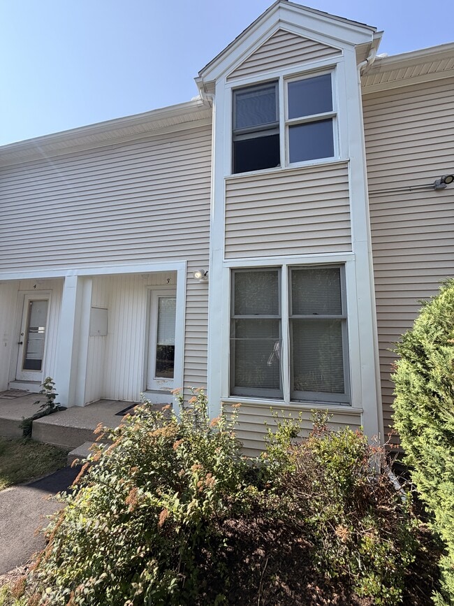 Photo - 3 Salem Pl (Amherst, MA) Townhome