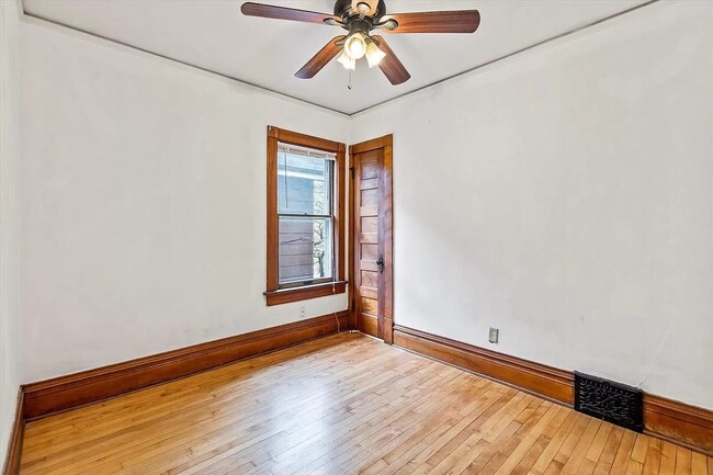 Building Photo - 2858 N Murray Ave