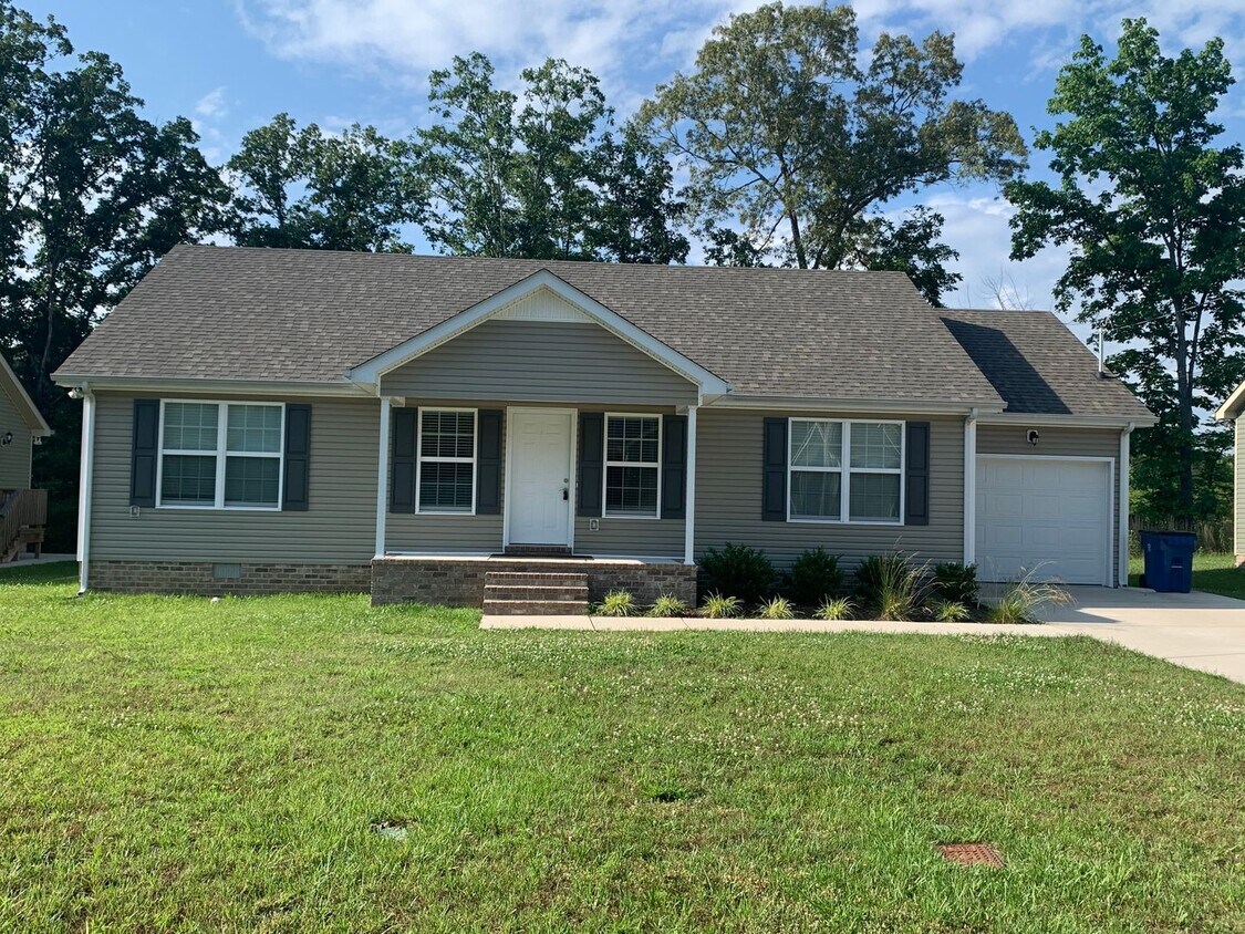 Foto principal - Beautiful 3 Bed, 2 Bath home located in Ma...