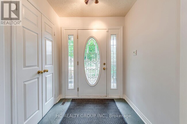 Photo du bâtiment - 1035 Oak Meadow Rd