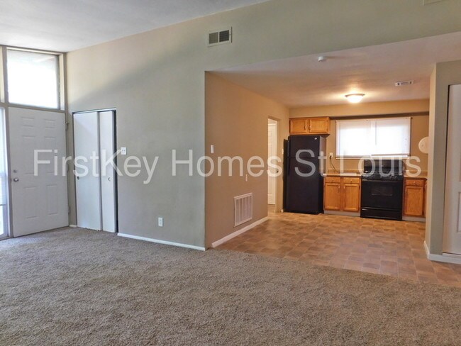 Building Photo - 8302 Woodhurst Dr