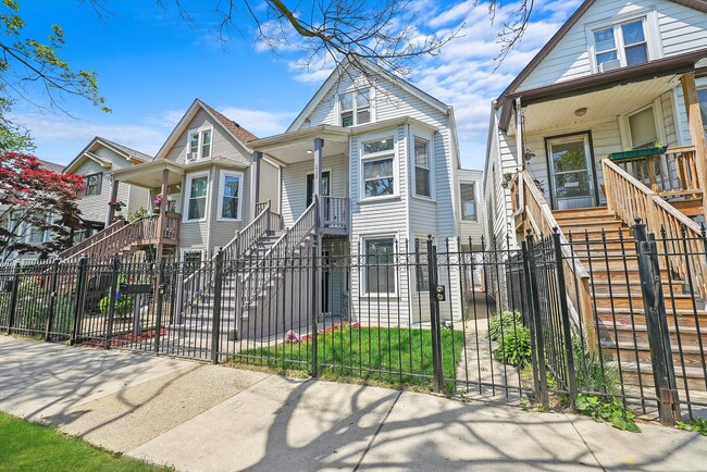 Foto del edificio - 3324 W Warner Ave