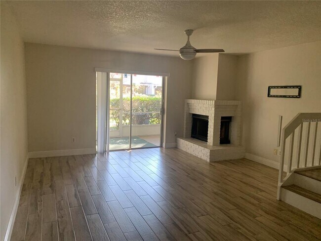 Foto del edificio - 5163 Lazy Oaks Dr