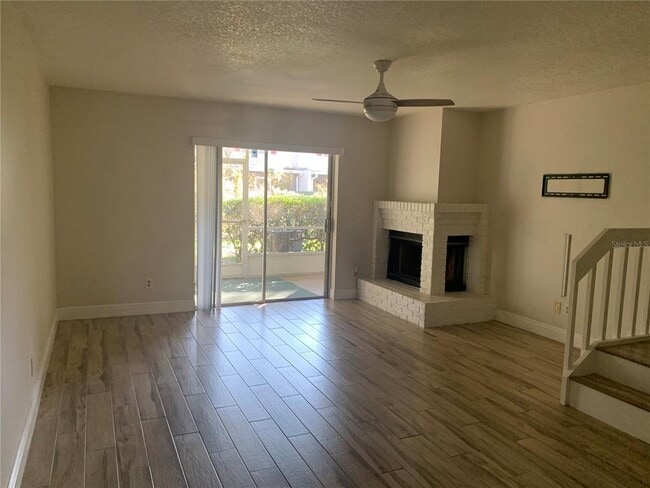 Building Photo - 5163 Lazy Oaks Dr