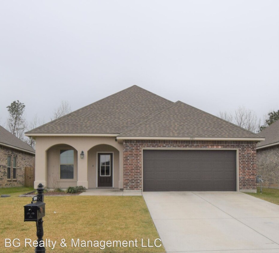 Primary Photo - 3 br, 2 bath House - 5765 Kings Canyon Rd