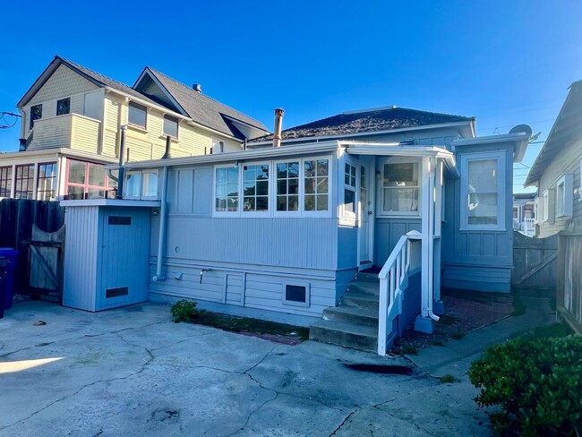 Foto del edificio - Charming 2 bedroom home in Pacific Grove!