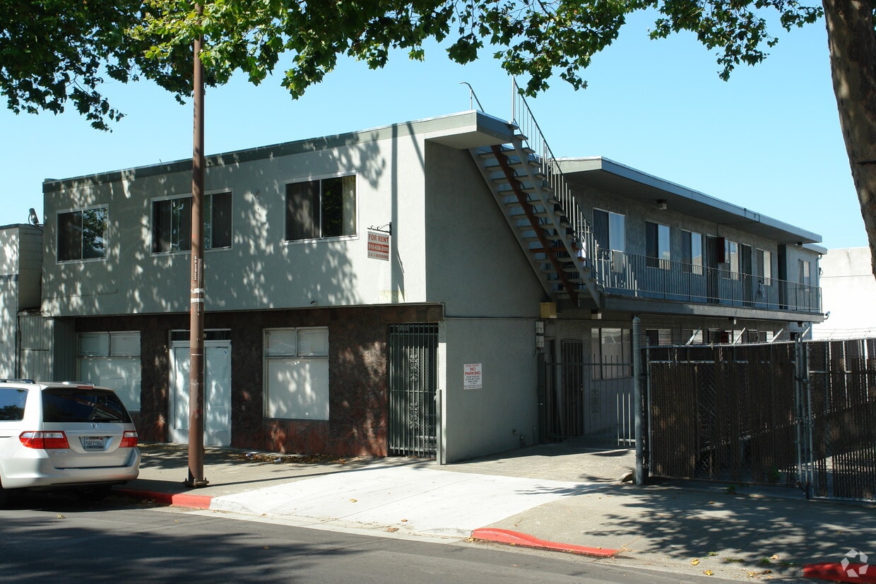 Primary Photo - 2822 San Pablo Ave