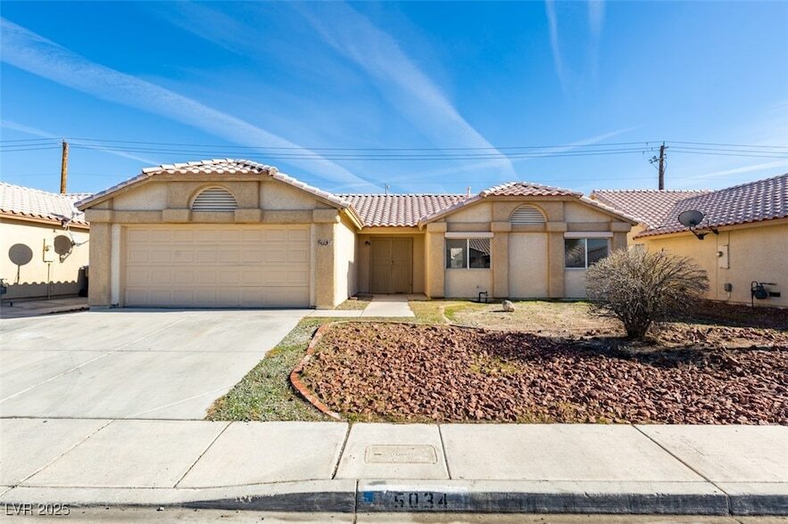Foto principal - 5034 Lark Canyon Ct