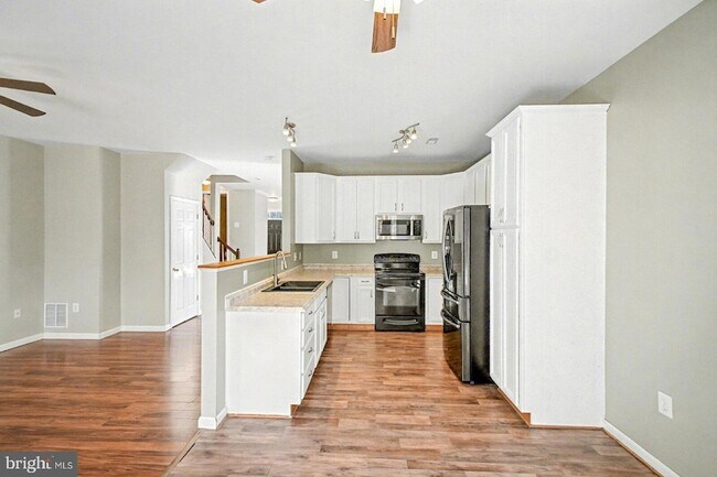 Foto del edificio - 5218 Drakes Ct