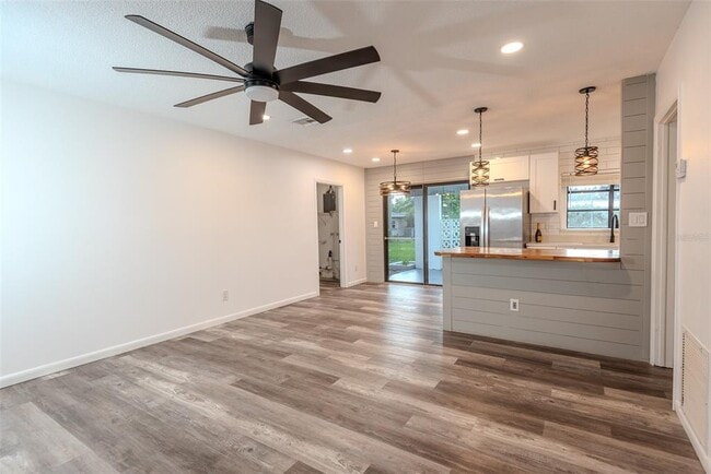 Building Photo - 6440 Greylynne St
