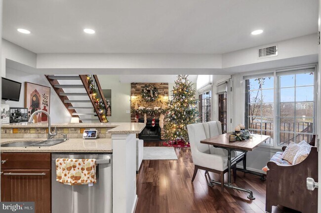 Building Photo - 6003 Curtier Dr