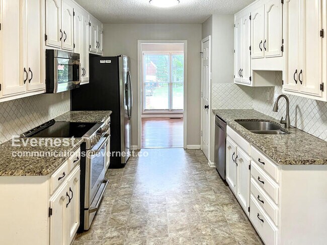 Foto del edificio - 128 Pebblebrook Cir