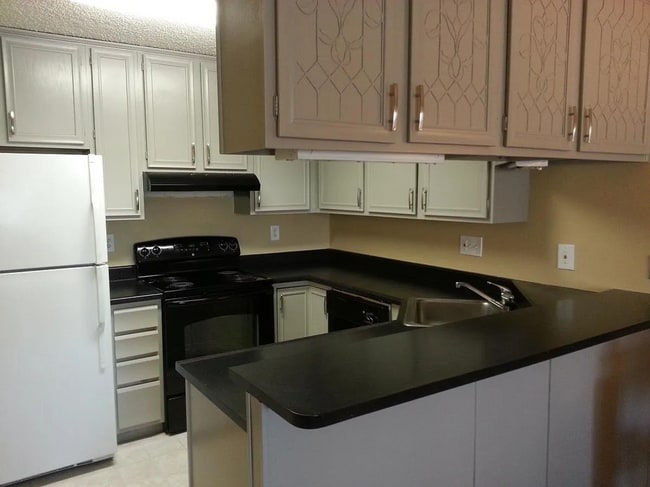 Building Photo - Beautiful 2BR/2BA Condo with Pools, Parking & Great Amenities!